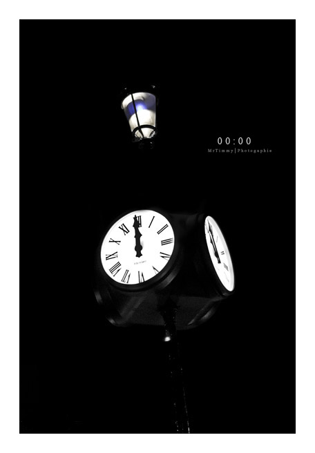 http://la-rose-noir.chez-alice.fr/BlogPhotoLoireAtlantique/rond_point_des_4_horloges_minuit_pile_saint_nazaire_de_nuit_mrtimmy_photographie.jpg